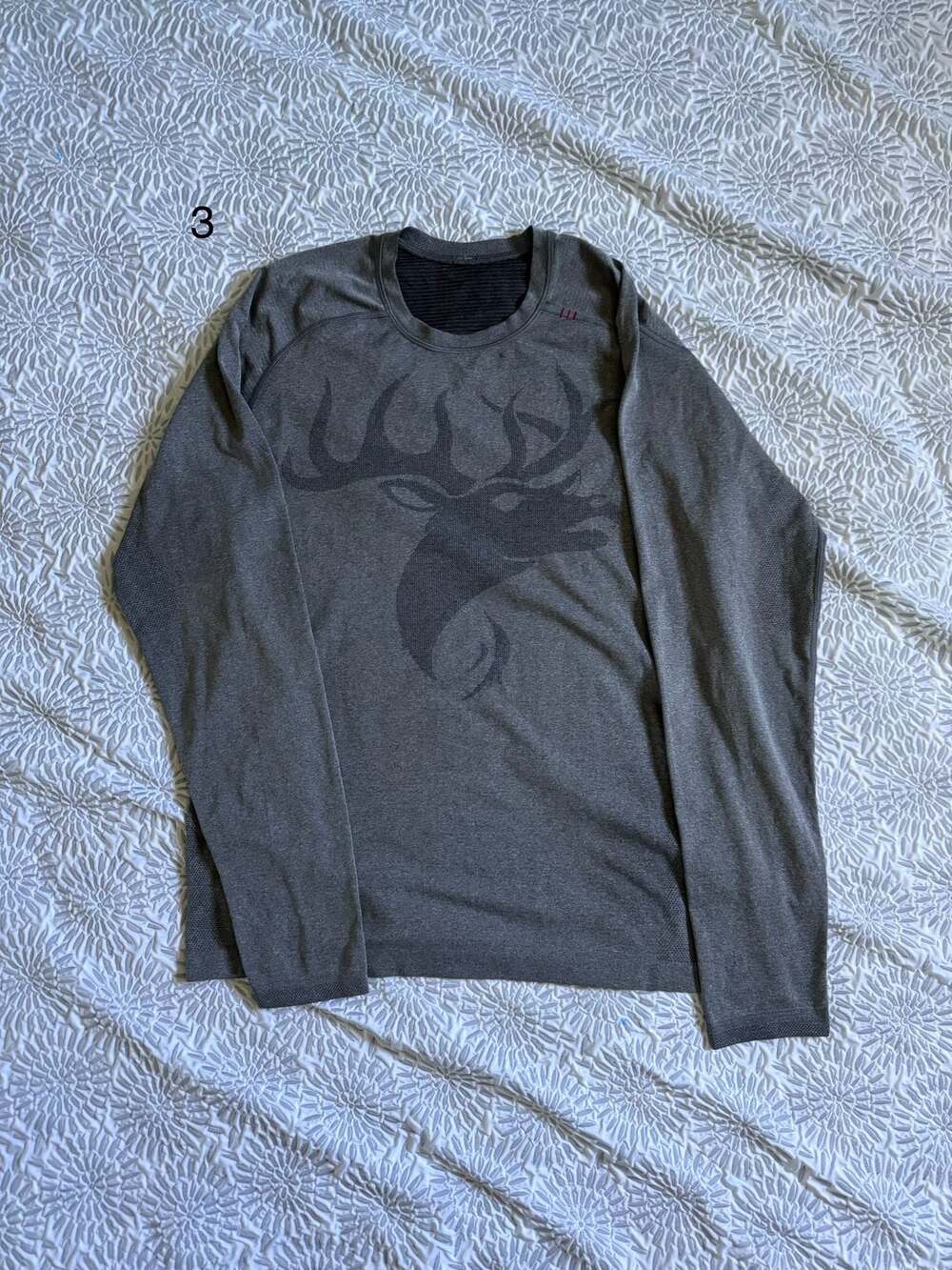 Lululemon Metal Vent Tech Mens Grey Long Sleeve Shirt with Deer Graphic
